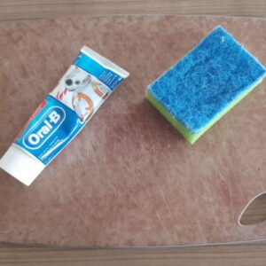 Did you know that you can clean 8 things with toothpaste?